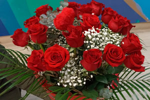 Ramo de rosas rojas para ocasiones especiales en Benidorm